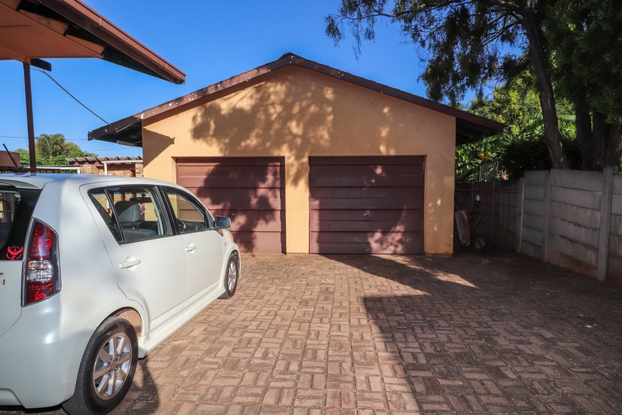 4 Bedroom Property for Sale in Flimieda North West